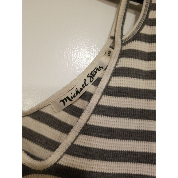 💕MICHAEL STARS💕 Striped V-neck Cold Shoulder Top One Size NWOT - Picture 6 of 6
